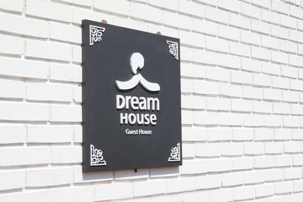 Dream House Hostel Seoul Bagian luar foto